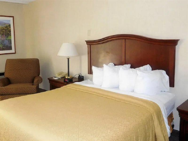 Quality Inn & Suites Danville Kültér fotó