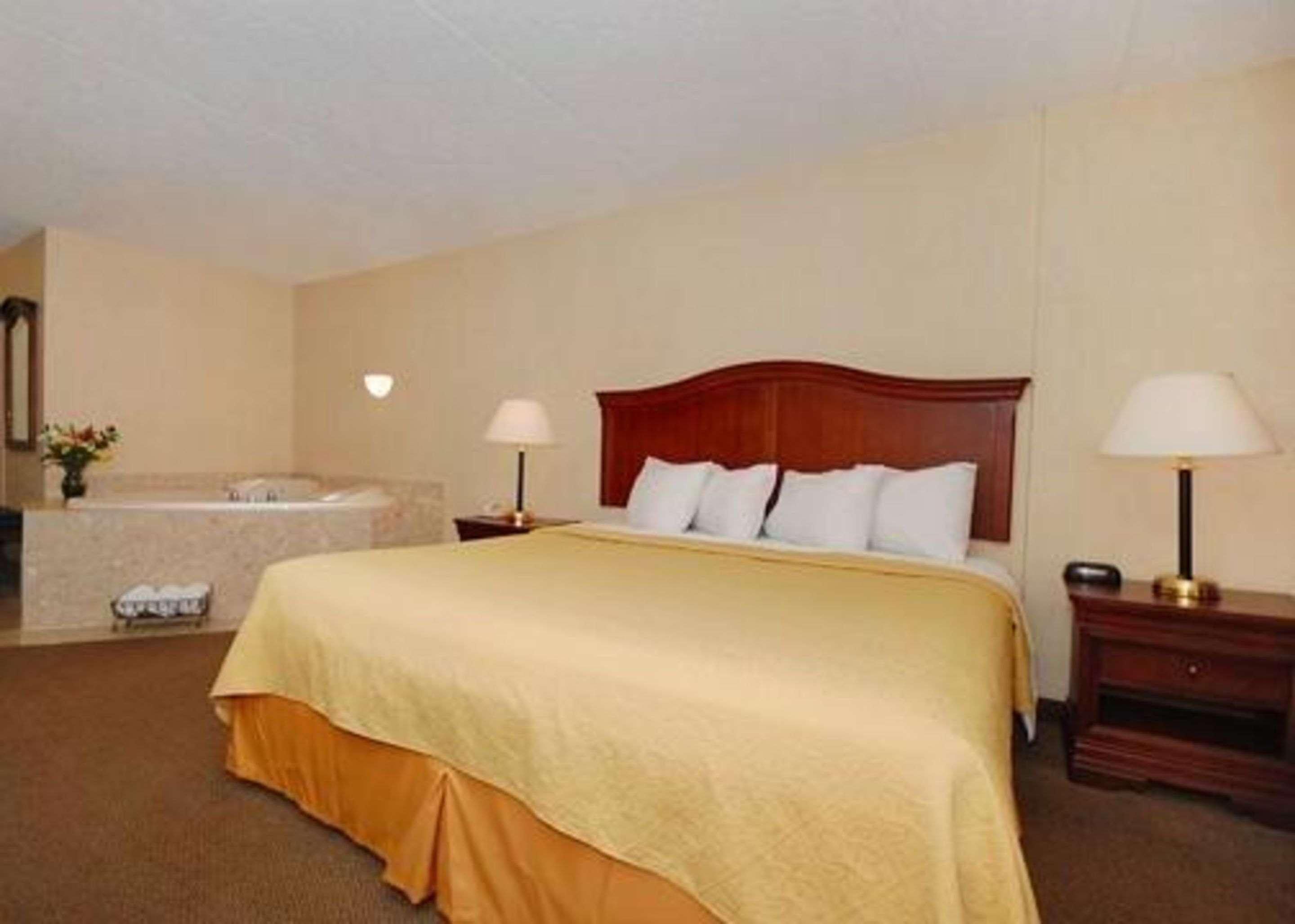Quality Inn & Suites Danville Kültér fotó