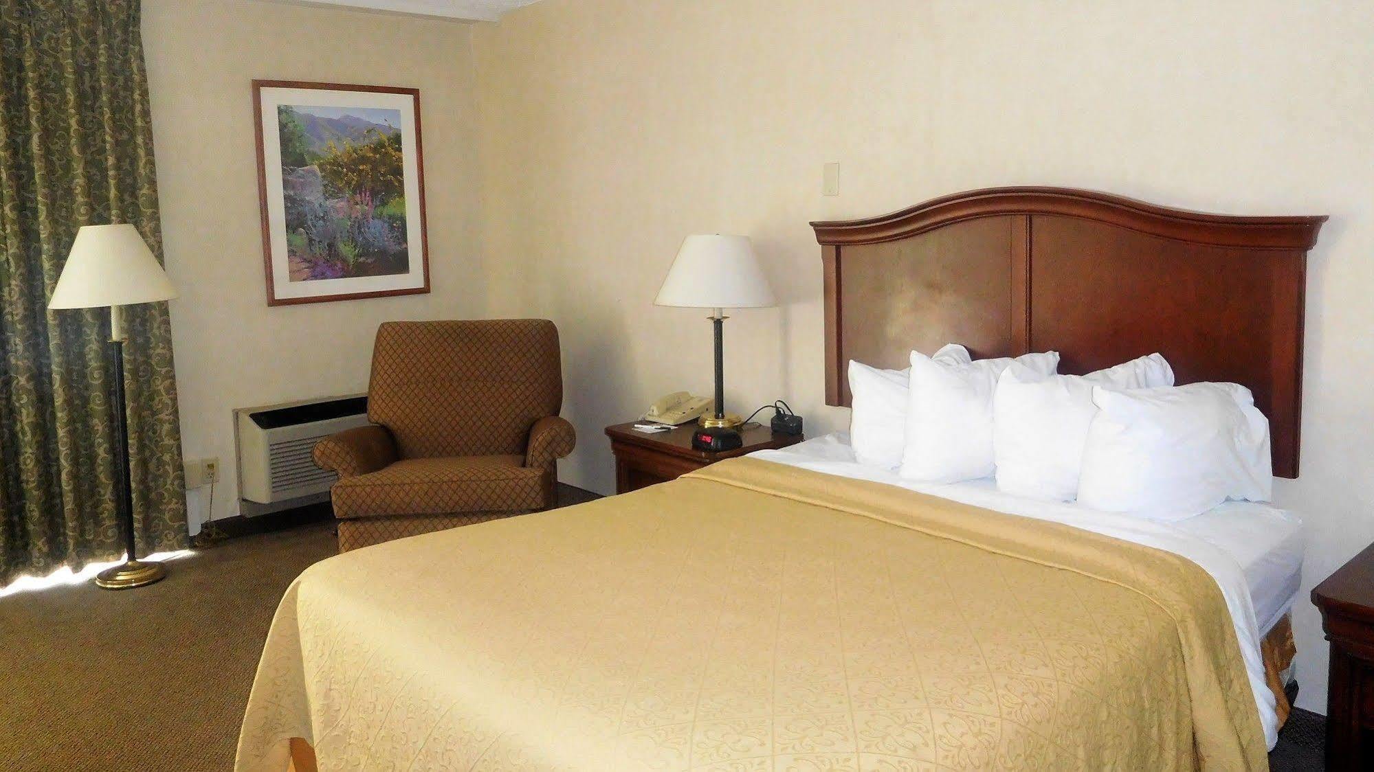 Quality Inn & Suites Danville Kültér fotó
